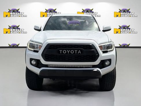 Used 2018 Toyota Tacoma TRD Off-Road AWD/4WD image 2