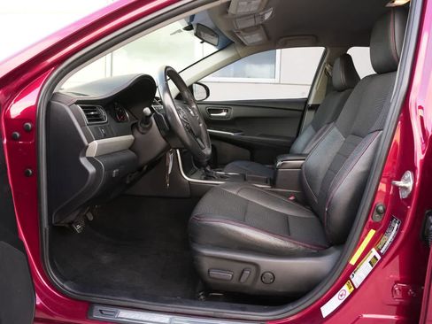 Used 2016 Toyota Camry SE image 14