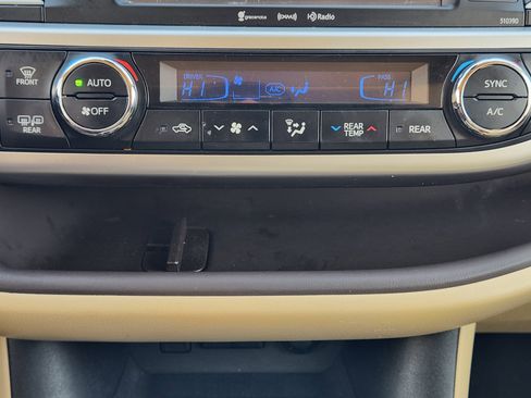 Used 2018 Toyota Highlander XLE image 22