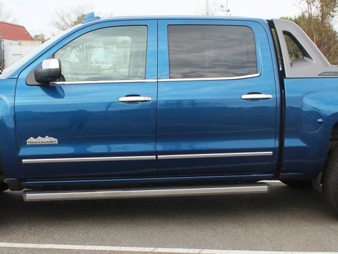 Used 2017 Chevrolet Silverado 1500 High Country w/ High Desert Package image 2