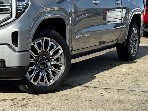 Used 2025 GMC Sierra 1500 Denali Ultimate AWD/4WD image 3