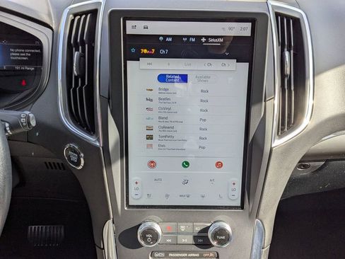 Used 2024 Ford Edge Titanium image 19