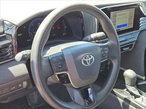 Used 2025 Toyota Camry LE FWD image 8