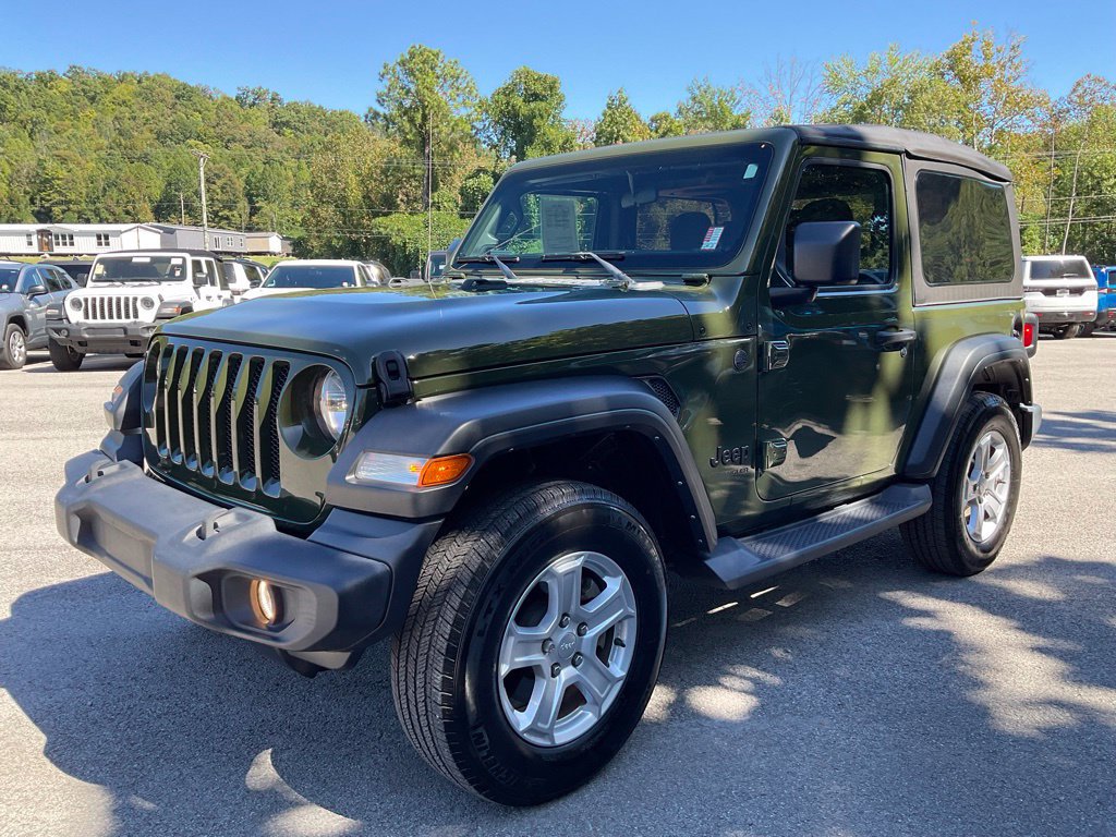 Used 2022 Jeep Wrangler Sport AWD/4WD image 3