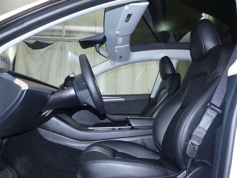 Used 2023 Tesla Model Y AWD image 18