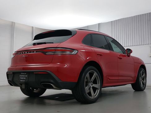 Certified 2024 Porsche Macan image 7