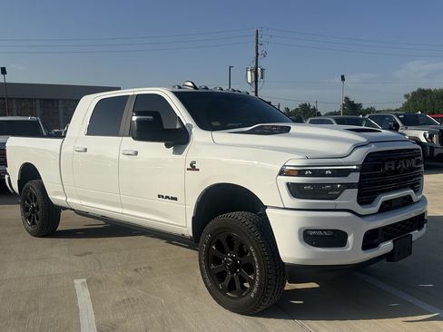 Used 2026 RAM 2500 Laramie AWD/4WD image 16