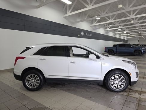 Used 2017 Cadillac XT5 Luxury w/ Driver Awareness Package image 6