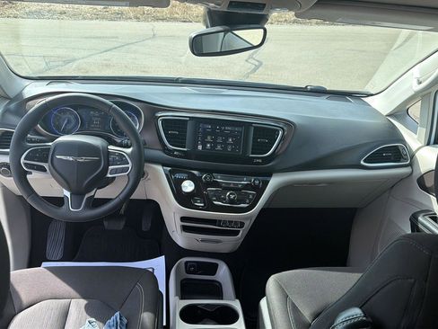 Used 2023 Chrysler Voyager LX FWD image 30