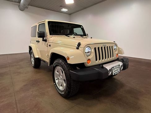 Used 2011 Jeep Wrangler Sahara w/ Connectivity Group AWD/4WD image 28