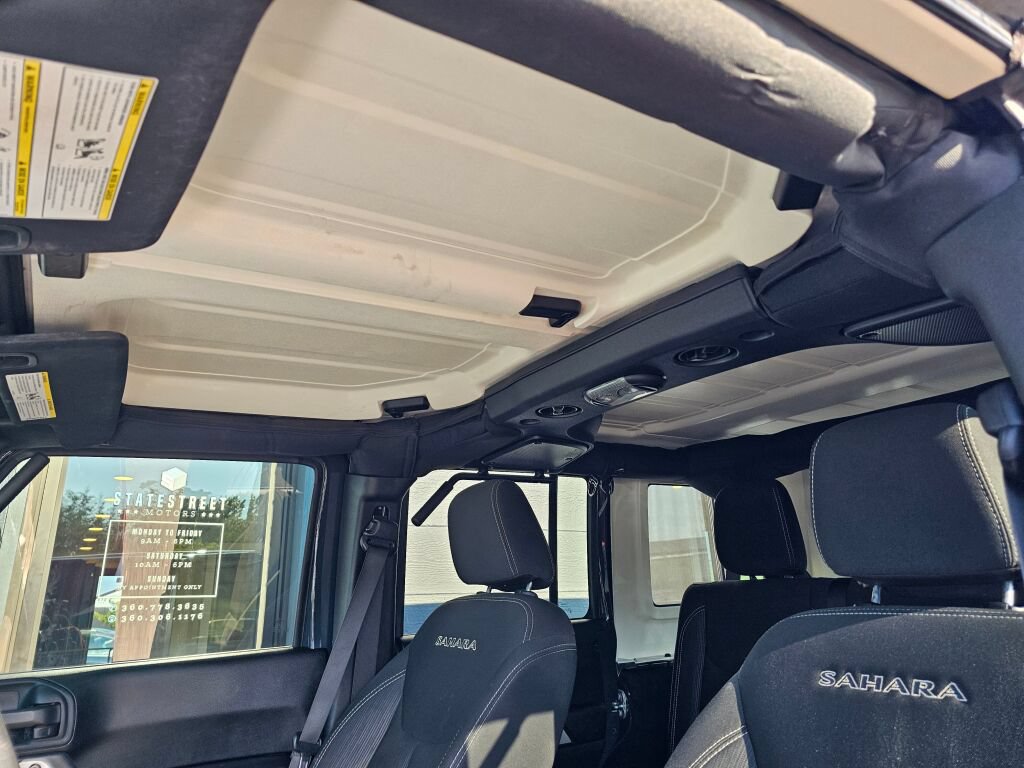 Used 2018 Jeep Wrangler Unlimited Sahara w/ Connectivity Group AWD/4WD image 32