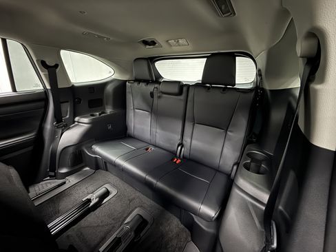 Used 2026 Toyota Highlander XLE image 25