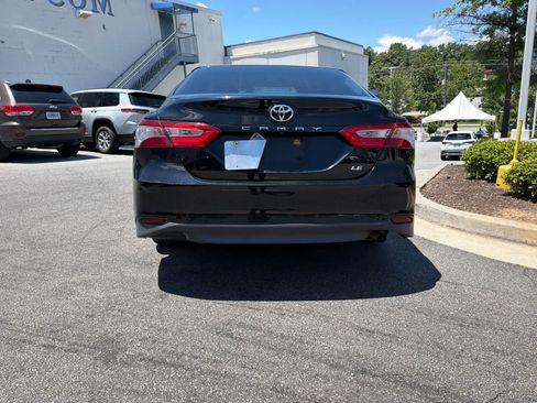 Used 2018 Toyota Camry LE FWD image 13