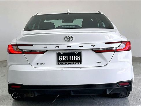 Used 2025 Toyota Camry SE image 7