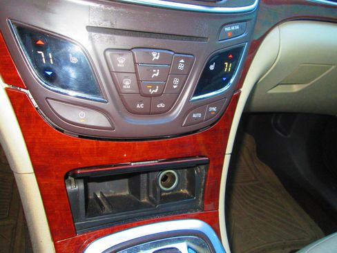 Used 2016 Buick Regal AWD image 11