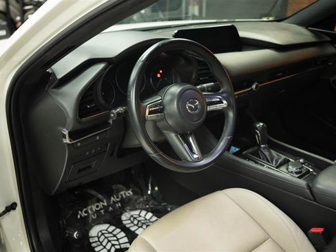 Used 2020 MAZDA MAZDA3 Hatchback w/ Preferred Package FWD image 9