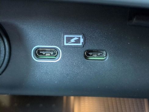 New 2025 Volvo XC40 B5 Core w/ Protection Package Premier image 18