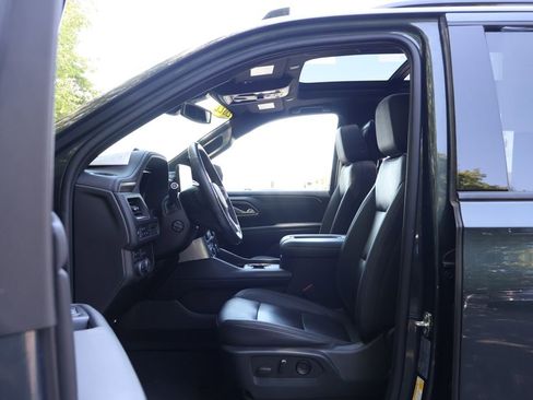 Certified 2022 Chevrolet Suburban Z71 w/ Luxury Package AWD/4WD image 35