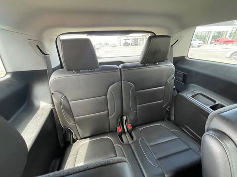 Used 2023 GMC Acadia SLT w/ Trailering Package FWD image 30