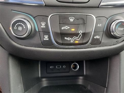 Used 2023 Chevrolet Equinox LT image 23