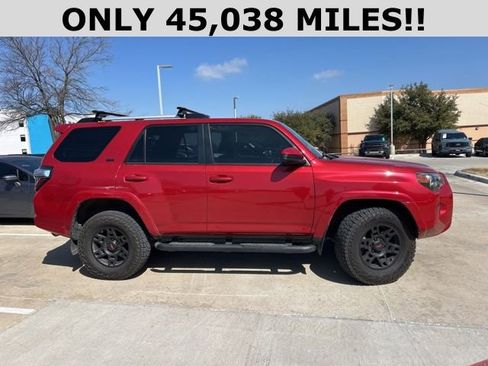 Used 2021 Toyota 4Runner SR5 image 2