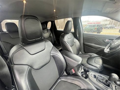 Used 2019 Jeep Cherokee Latitude Plus image 28