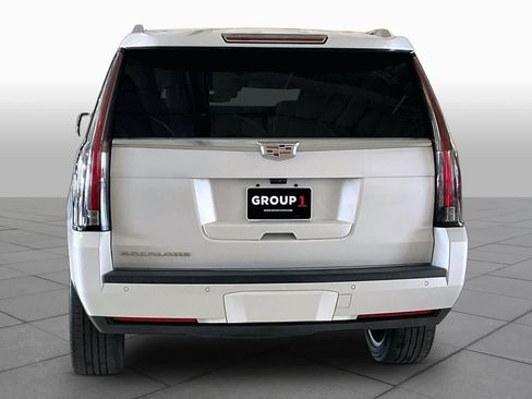 Used 2020 Cadillac Escalade Platinum AWD/4WD image 4