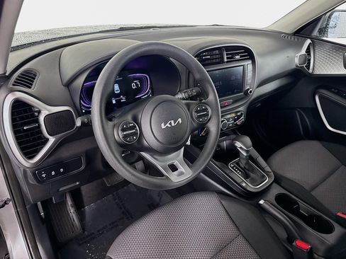 Certified 2025 Kia Soul LX w/ LX Technology Package FWD image 9