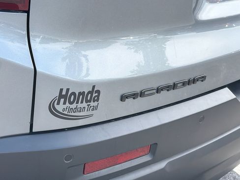 Used 2021 GMC Acadia SLE w/ Driver Convenience Package FWD image 28