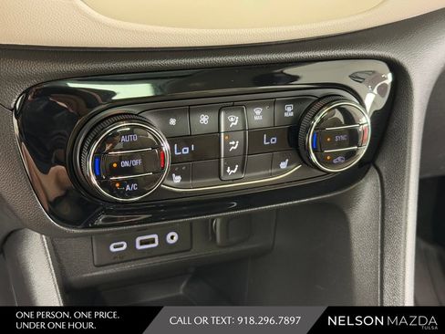 Used 2020 Buick Encore GX Essence w/ Experience Buick Package AWD/4WD image 34