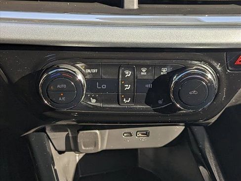 Used 2024 Chevrolet Trax LT w/ LT Convenience Package image 15