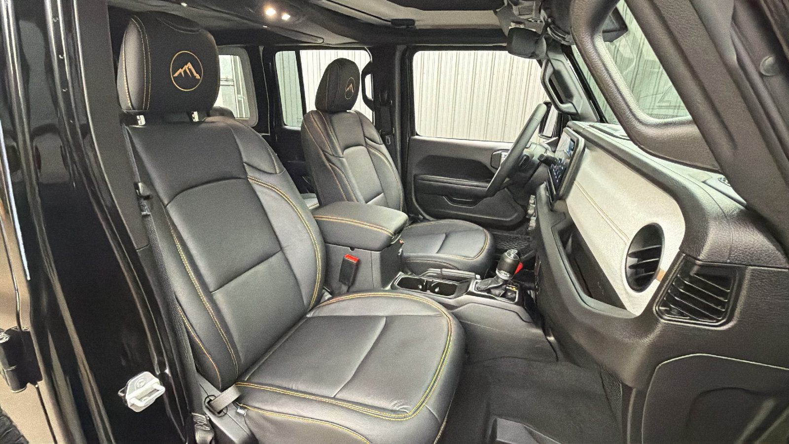 Used 2024 Jeep Wrangler Unlimited AWD/4WD image 40