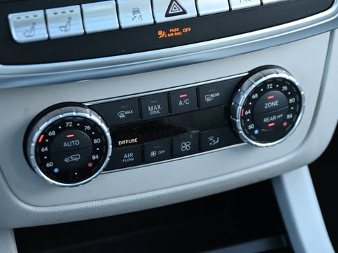 Used 2013 Mercedes-Benz GL 550 4MATIC image 19