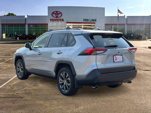 Used 2022 Toyota RAV4 XLE Premium AWD/4WD image 3