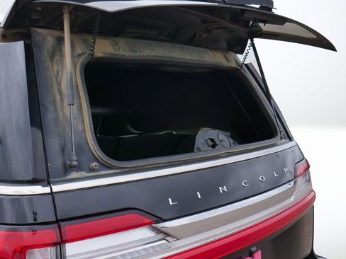 Used 2019 Lincoln Navigator L Reserve image 19