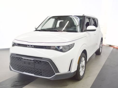 Used 2025 Kia Soul LX w/ LX Technology Package FWD image 4
