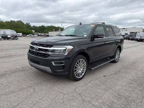 Used 2024 Ford Expedition Limited image 1