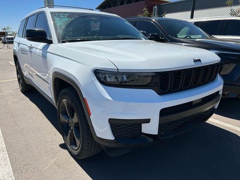 Used 2021 Jeep Grand Cherokee L Laredo image 2