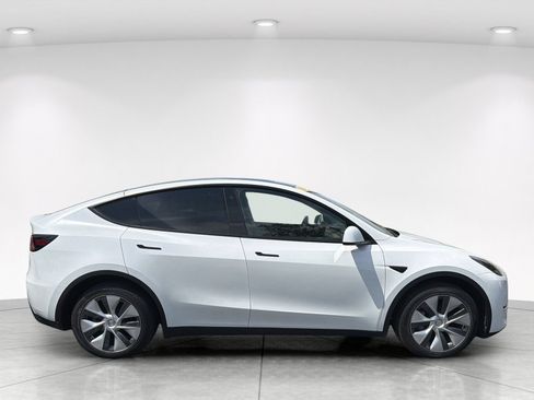 Used 2023 Tesla Model Y Performance AWD/4WD image 3