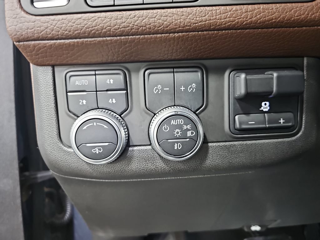 Certified 2021 GMC Yukon Denali w/ Denali Ultimate Package AWD/4WD image 32