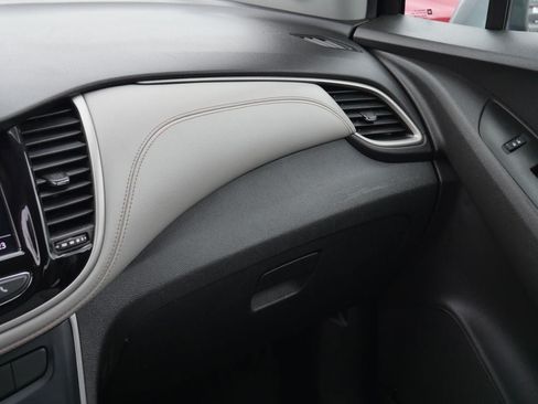 Used 2020 Chevrolet Trax LT FWD image 43