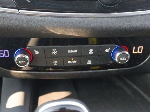 Used 2019 Buick Enclave Essence AWD/4WD image 23