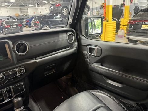 Used 2018 Jeep Wrangler Unlimited Sahara w/ Dual Top Group AWD/4WD image 16