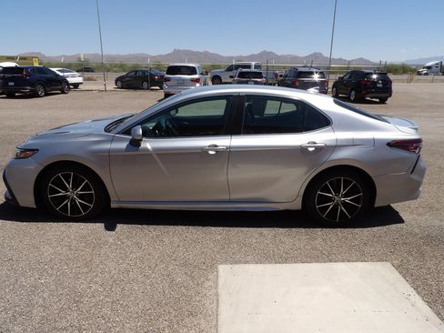 Used 2021 Toyota Camry SE FWD image 5