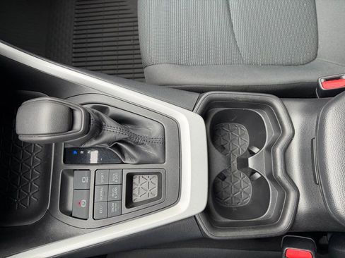 Used 2021 Toyota RAV4 LE image 13