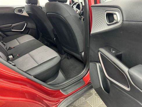 Used 2025 Kia Soul LX w/ LX Technology Package image 32