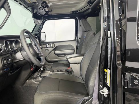 Used 2023 Jeep Wrangler Unlimited Rubicon 4xe AWD/4WD image 24