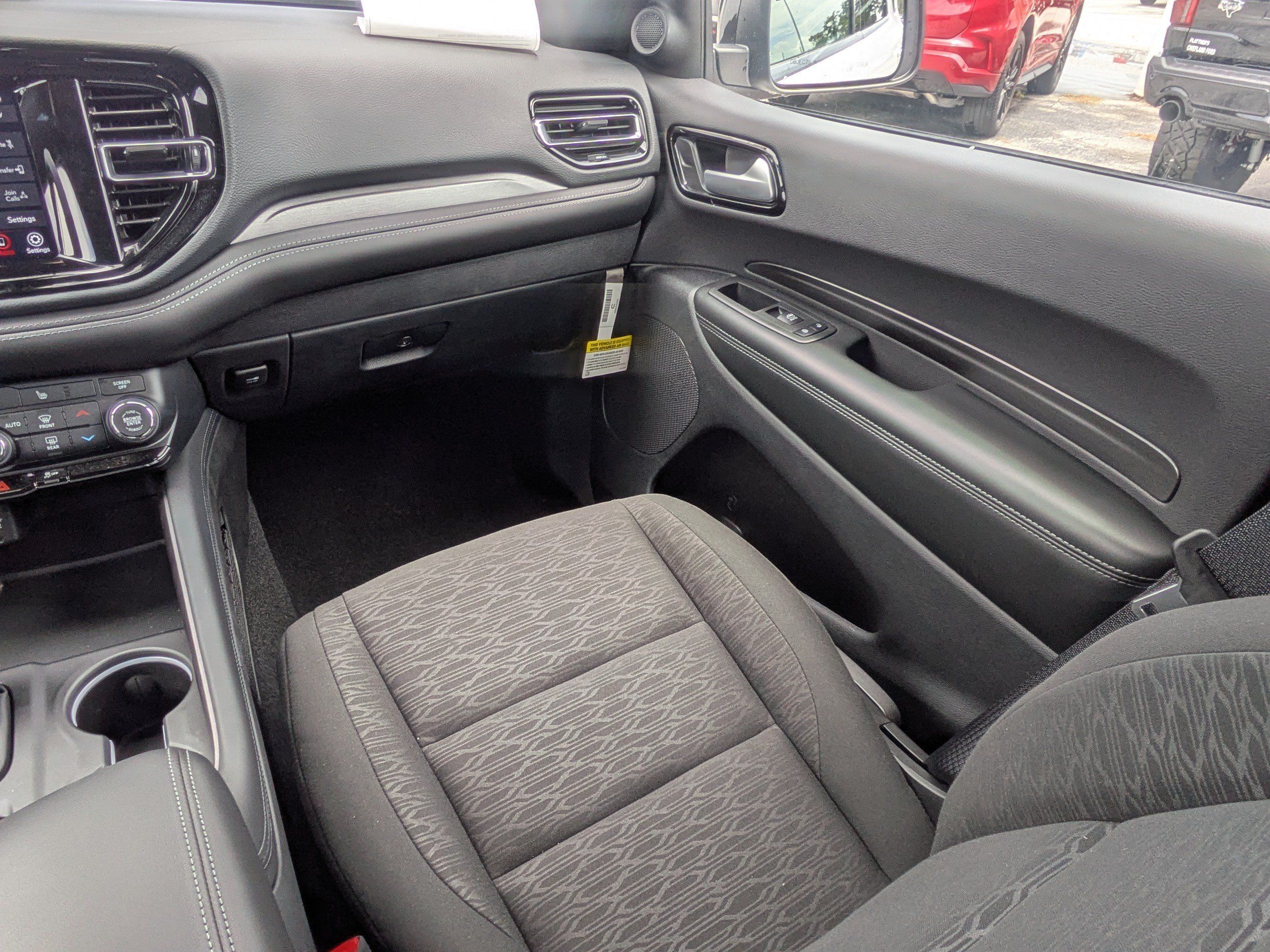 Used 2024 Dodge Durango SXT AWD/4WD image 16