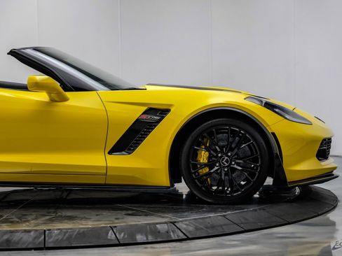 Used 2015 Chevrolet Corvette Z06 w/ 3LZ Preferred Equipment Group RWD image 31