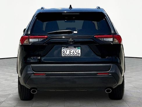 Used 2021 Toyota RAV4 XLE w/ Convenience Package FWD image 5